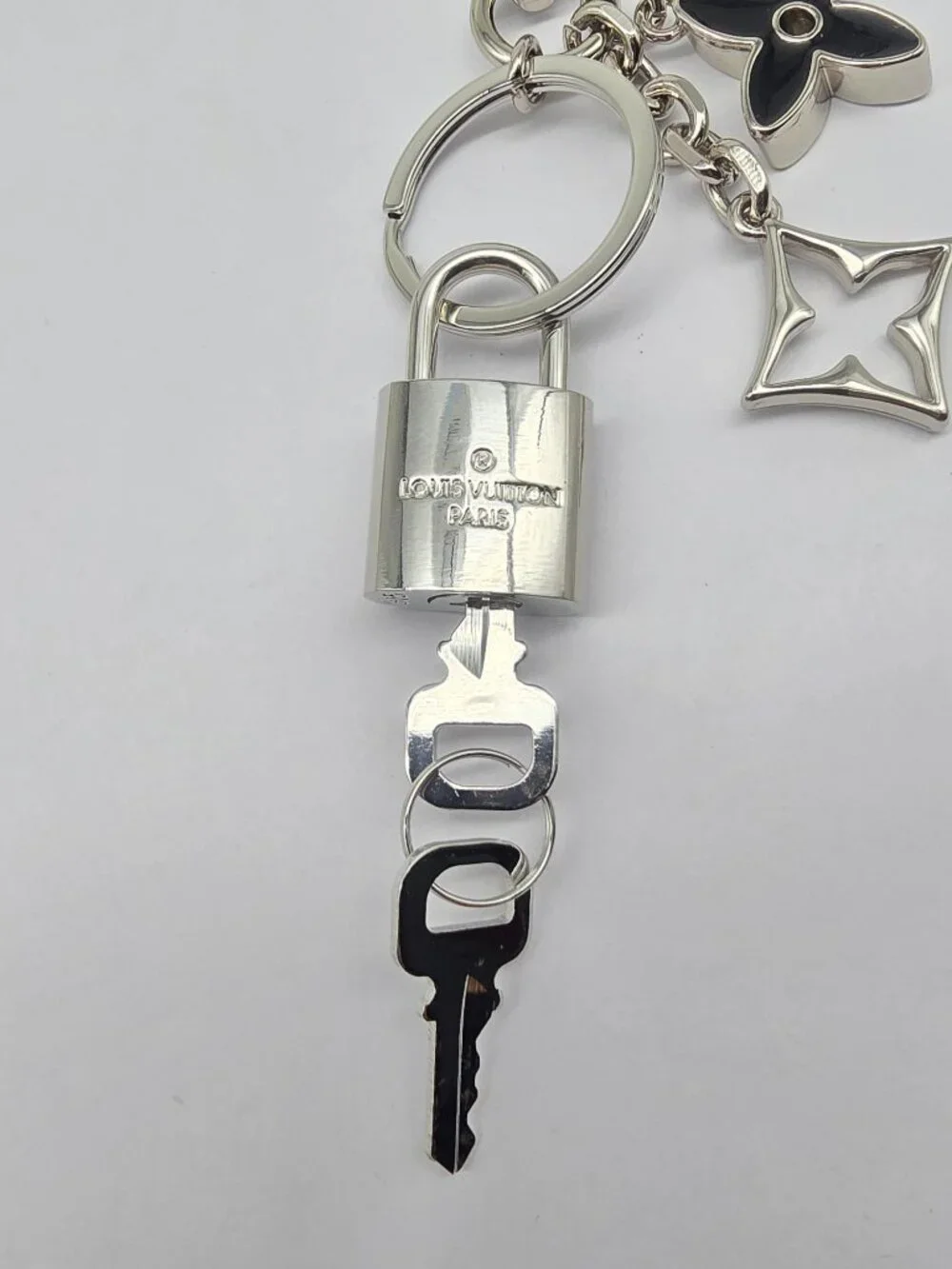 Authentic Louis Vuitton Silver Padlock 🔒 Key Set w/ Unbranded Clover Bag Charm